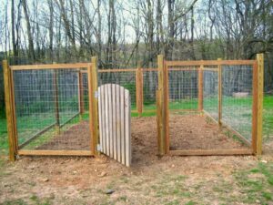 10+ Best Hog Wire Fence Design and Ideas for Your Backyard