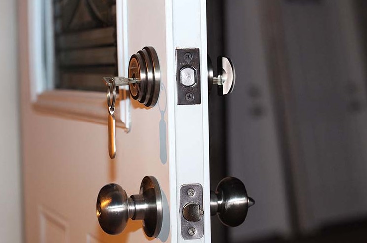 √ 6 Different Types of Door Locks (Indoor and Front Door Locks)